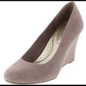 Dexflex Comfort Taupe Suede Women’s Karlie Wedge